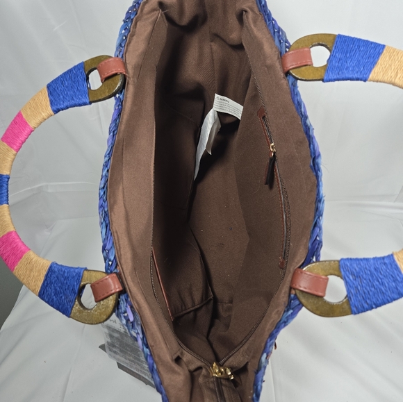 Nicole Lee - Picture 5 of 7